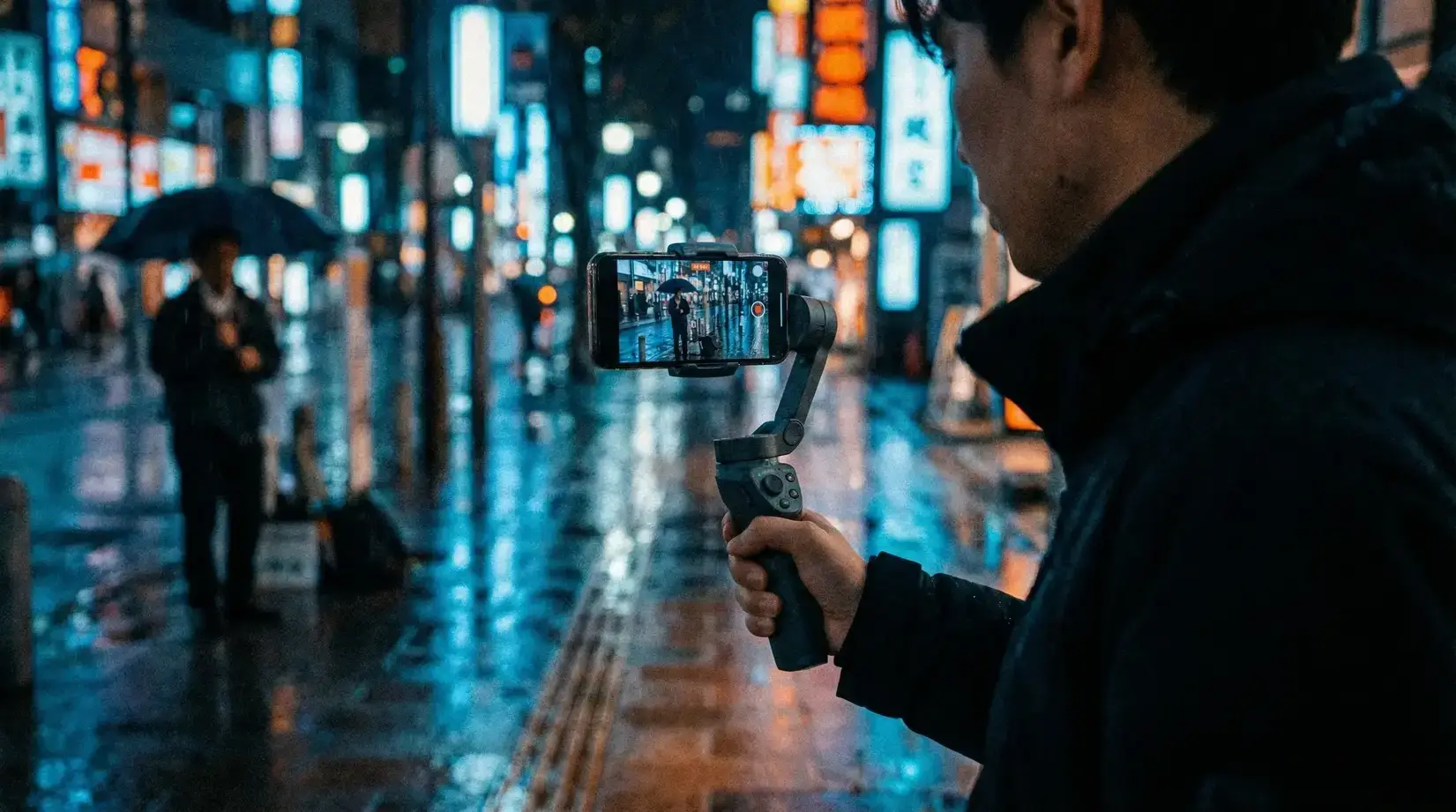 夜景拍摄 - 蓝色调的城市街道